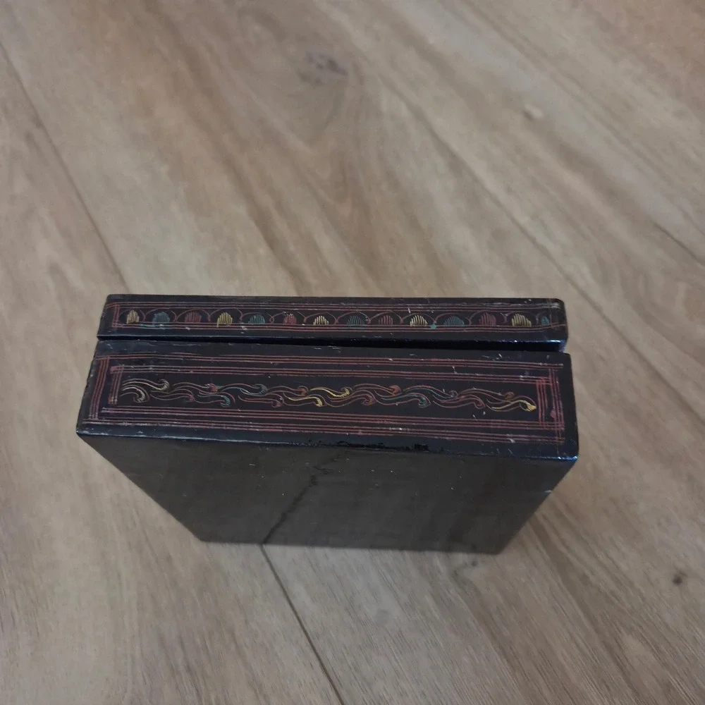 Vintage Decorative Hinged Wood Lacquerware‎ Trinket Box Ornate Pattern